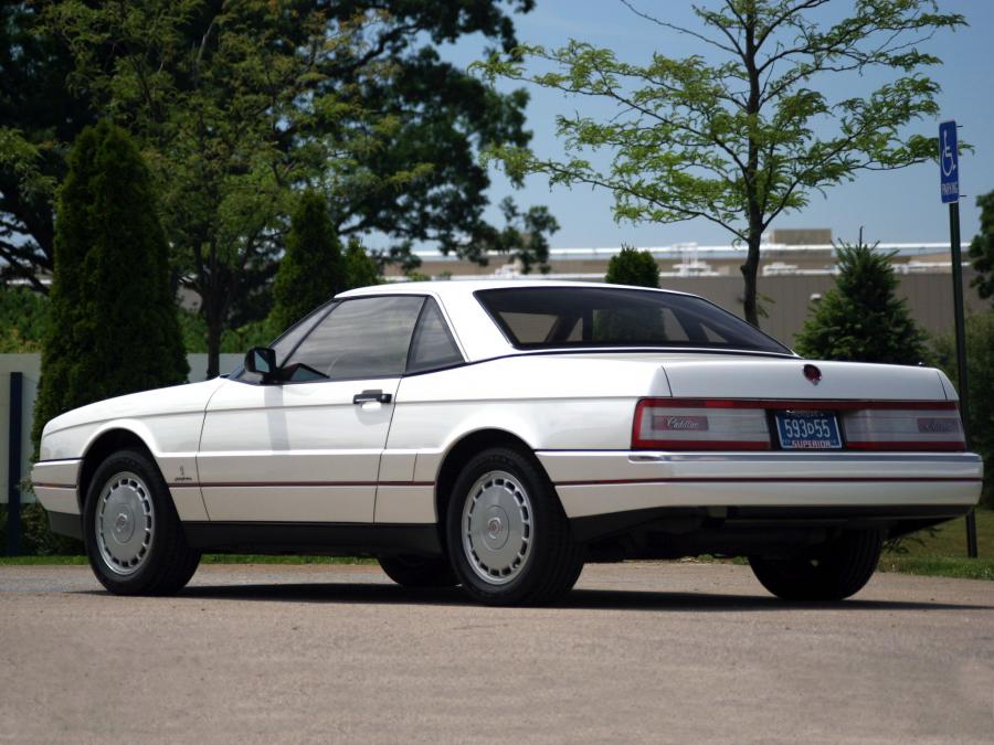  Cadillac Allante 1990 года  (фото 5 из 8)